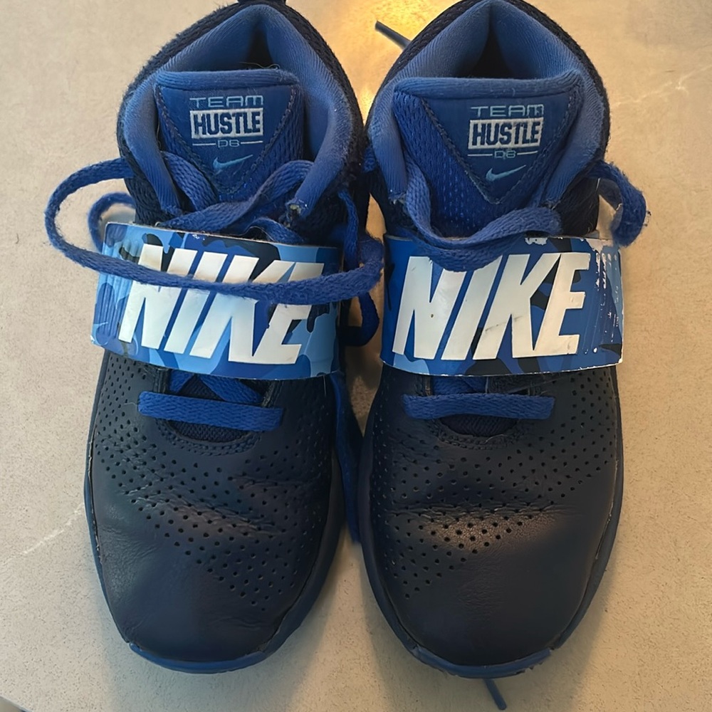 Nike Team Hustle D8 youth size 4 sneakers with laces and Velcro